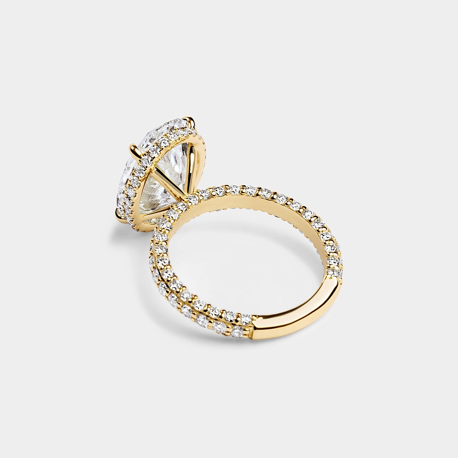 picture OVAL CUT ENGAGEMENT RING WITH diamond pavé