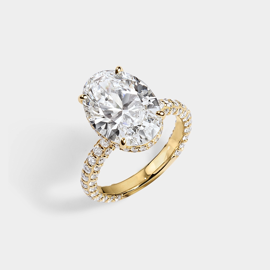 picture OVAL CUT ENGAGEMENT RING WITH diamond pavé